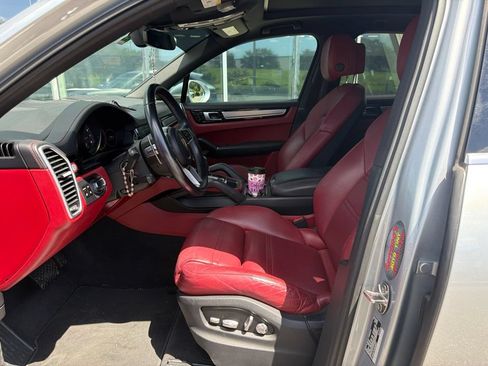 Used 2020 Porsche Cayenne AWD/4WD image 7