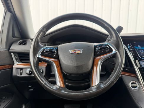 Used 2016 Cadillac Escalade Premium AWD/4WD image 3