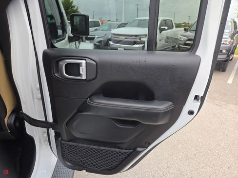 Used 2019 Jeep Wrangler Unlimited Rubicon AWD/4WD image 23