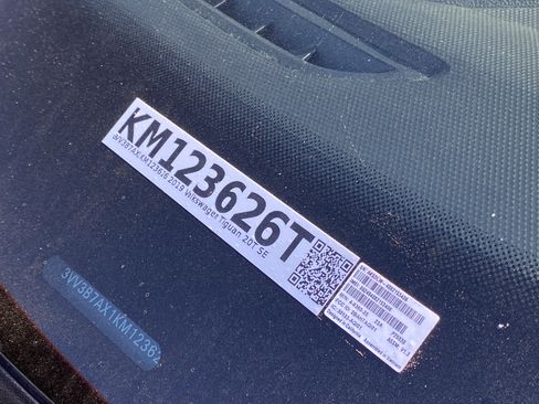 Used 2019 Volkswagen Tiguan SE image 31