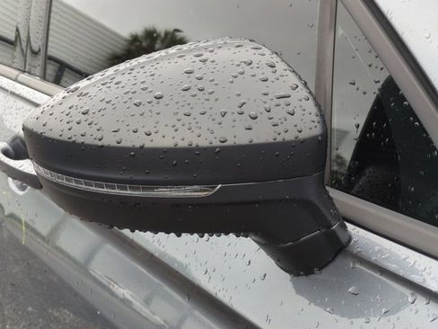 Used 2021 Volkswagen Tiguan SE R-Line image 12