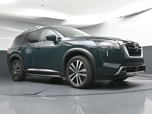 Used 2024 Nissan Pathfinder Platinum w/ Lighting Package (N93) AWD/4WD image 28