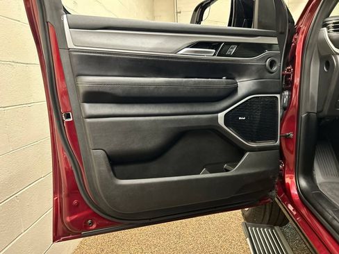 Used 2025 Jeep Wagoneer Series III w/ Premium Group I AWD/4WD image 13
