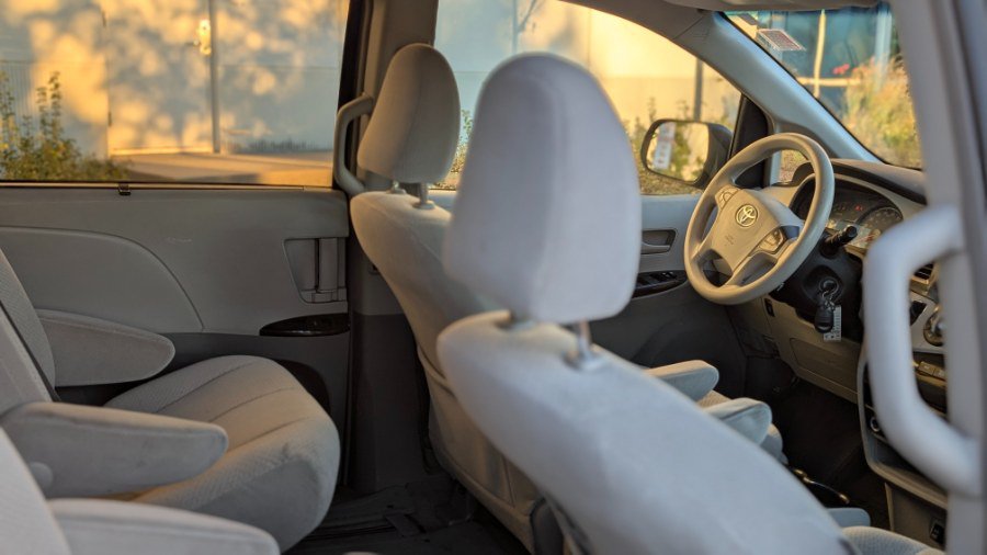 Used 2013 Toyota Sienna LE FWD image 25