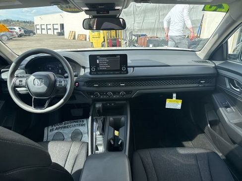 Used 2025 Honda Accord SE image 25