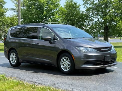 Used 2020 Chrysler Voyager Lxi FWD image 3