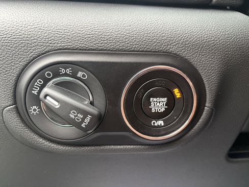 Used 2022 Maserati Levante Modena image 25