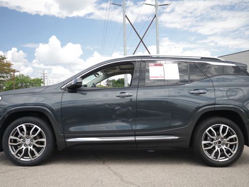 Used 2022 GMC Terrain Denali AWD/4WD image 2