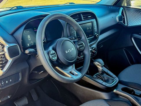 Used 2025 Kia Soul LX FWD image 5