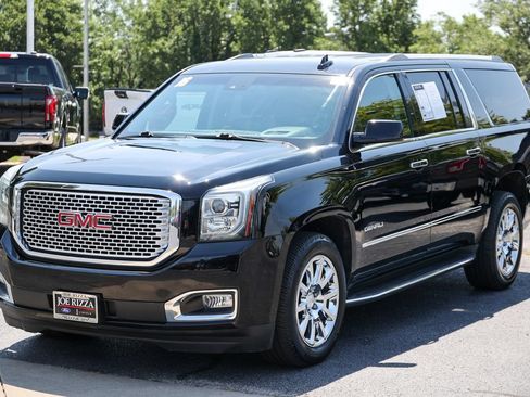 Used 2016 GMC Yukon XL Denali w/ Open Road Package AWD/4WD image 29