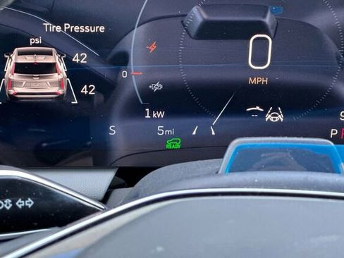 New 2026 Cadillac Optiq Luxury 1 image 27