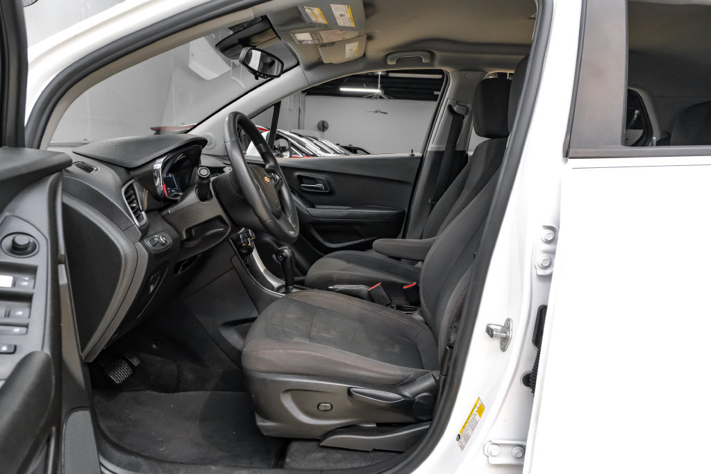 Used 2019 Chevrolet Trax LS w/ Tint and Cruise Package FWD image 4
