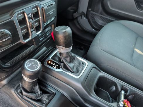Used 2022 Jeep Gladiator Sport AWD/4WD image 25