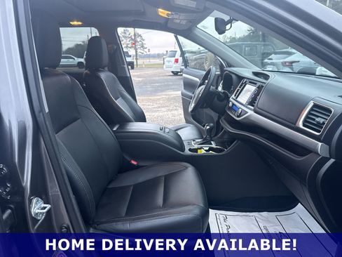 Used 2016 Toyota Highlander XLE image 10