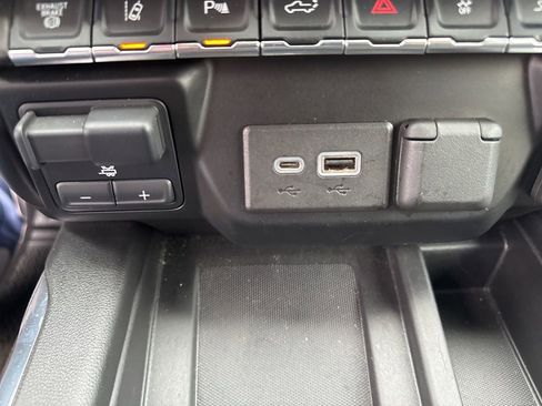 Used 2021 GMC Sierra 2500 Denali w/ Denali Black Diamond Edition image 29