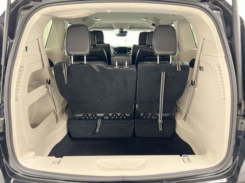 Used 2024 Chrysler Pacifica Touring-L image 24