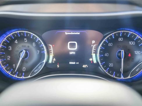 Used 2024 Chrysler Pacifica Touring-L image 22