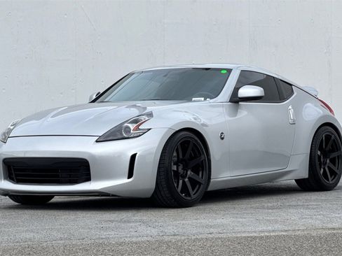 Used 2009 Nissan 370Z Touring w/ Sport Pkg image 8