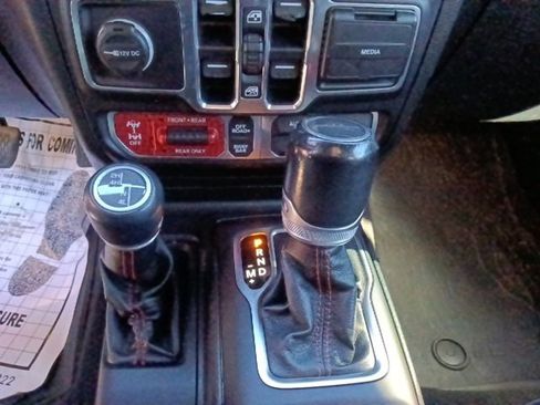 Used 2020 Jeep Gladiator Rubicon image 23