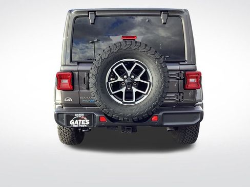 Used 2025 Jeep Wrangler Unlimited Sahara image 8