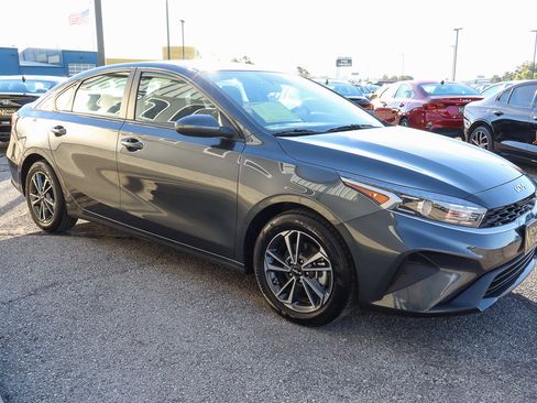 Used 2024 Kia Forte LXS image 3