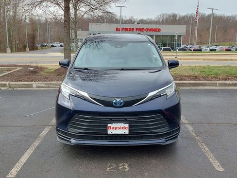 Used 2022 Toyota Sienna LE image 5