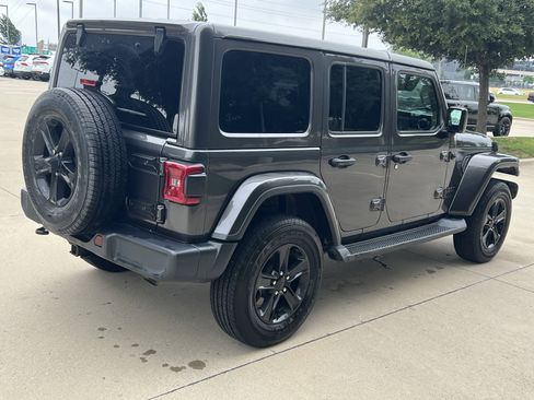 Used 2020 Jeep Wrangler Unlimited Sahara AWD/4WD image 10