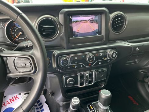 Used 2023 Jeep Gladiator Sport AWD/4WD image 10