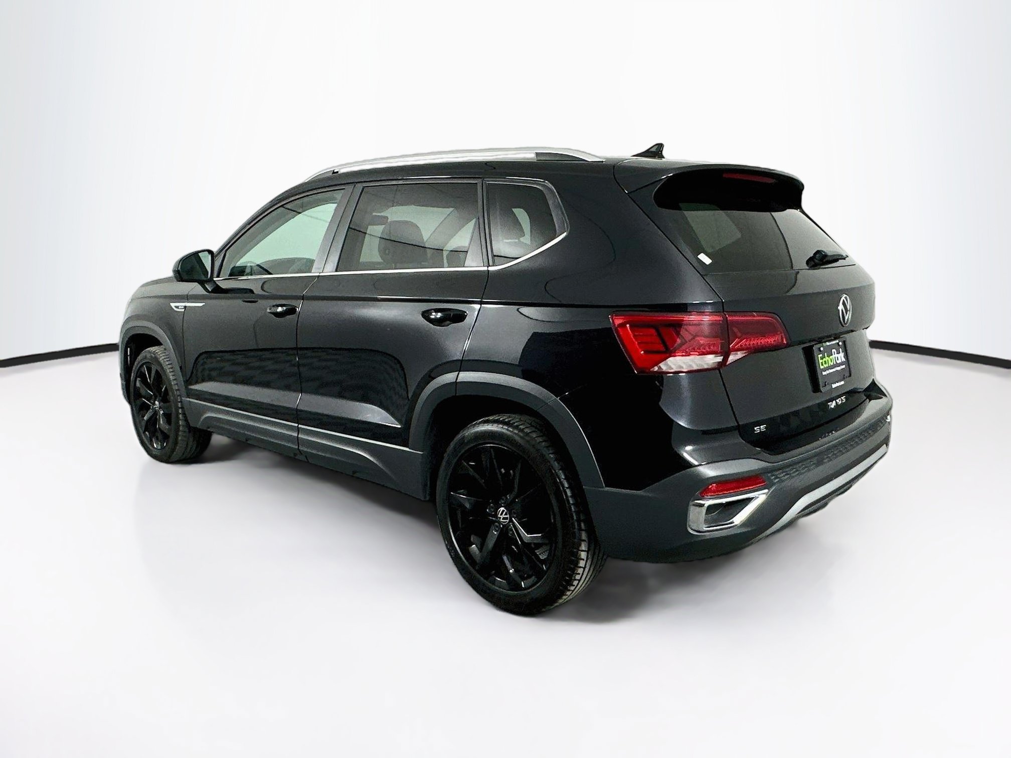 Used 2023 Volkswagen Taos SE FWD image 5