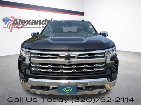 Used 2024 Chevrolet Silverado 1500 LTZ AWD/4WD image 2