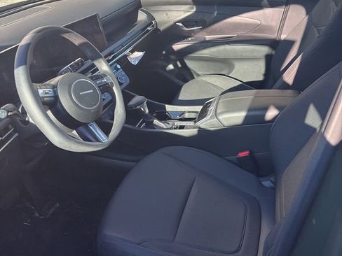 Used 2025 Hyundai Tucson SE AWD/4WD image 5
