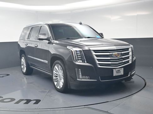 Used 2018 Cadillac Escalade Platinum AWD/4WD image 14