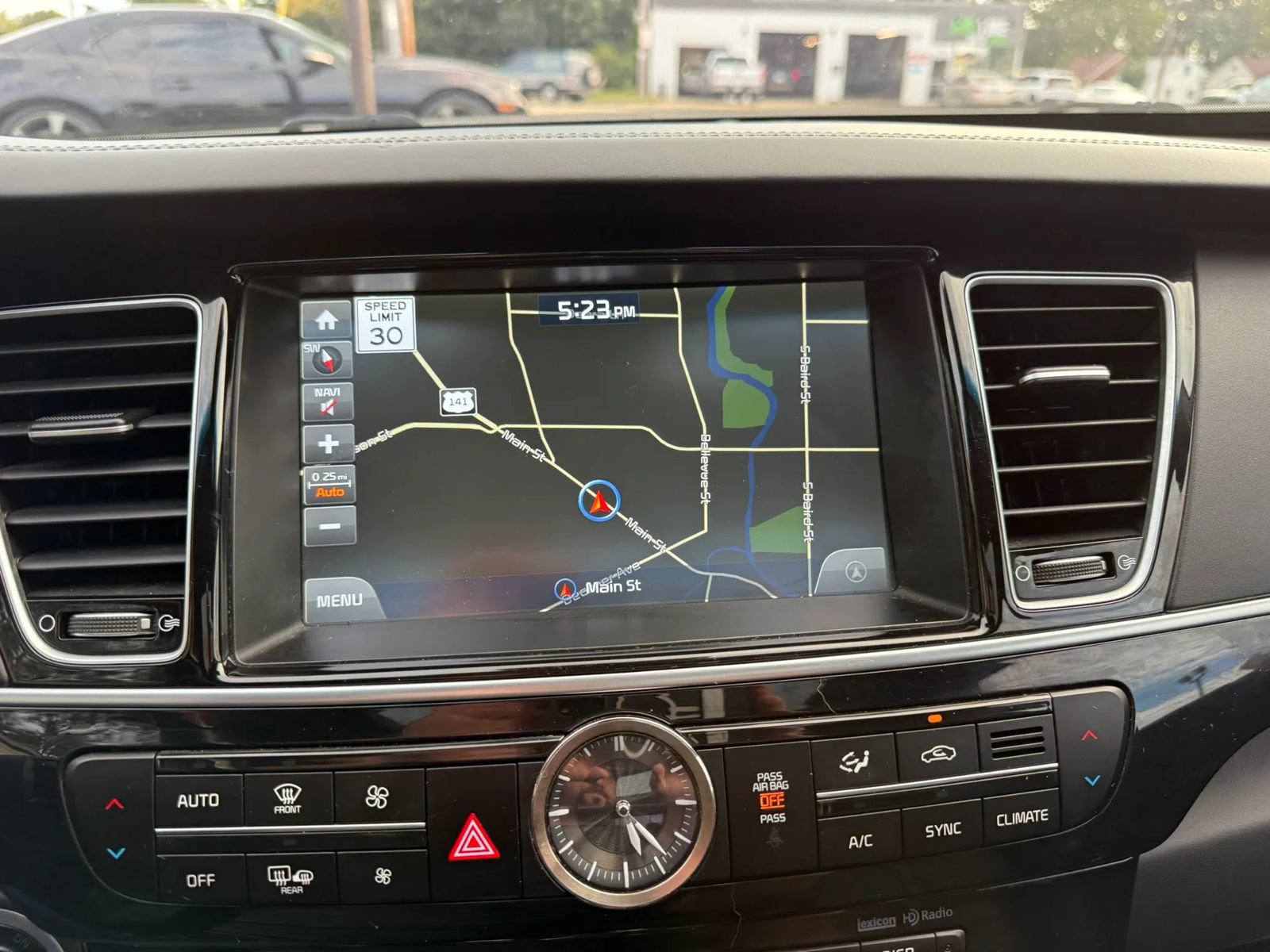 Used 2017 Kia K900 Luxury w/ VIP Plus Package RWD image 23