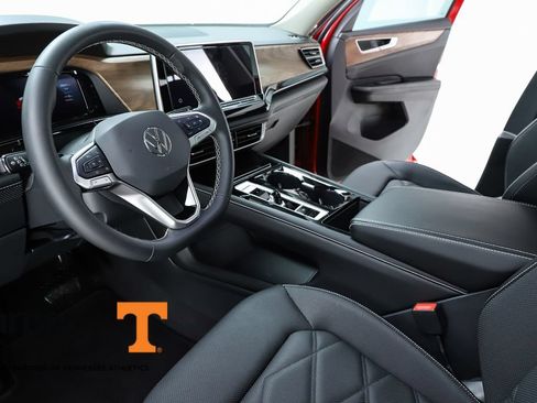 Used 2024 Volkswagen Atlas SE FWD image 19