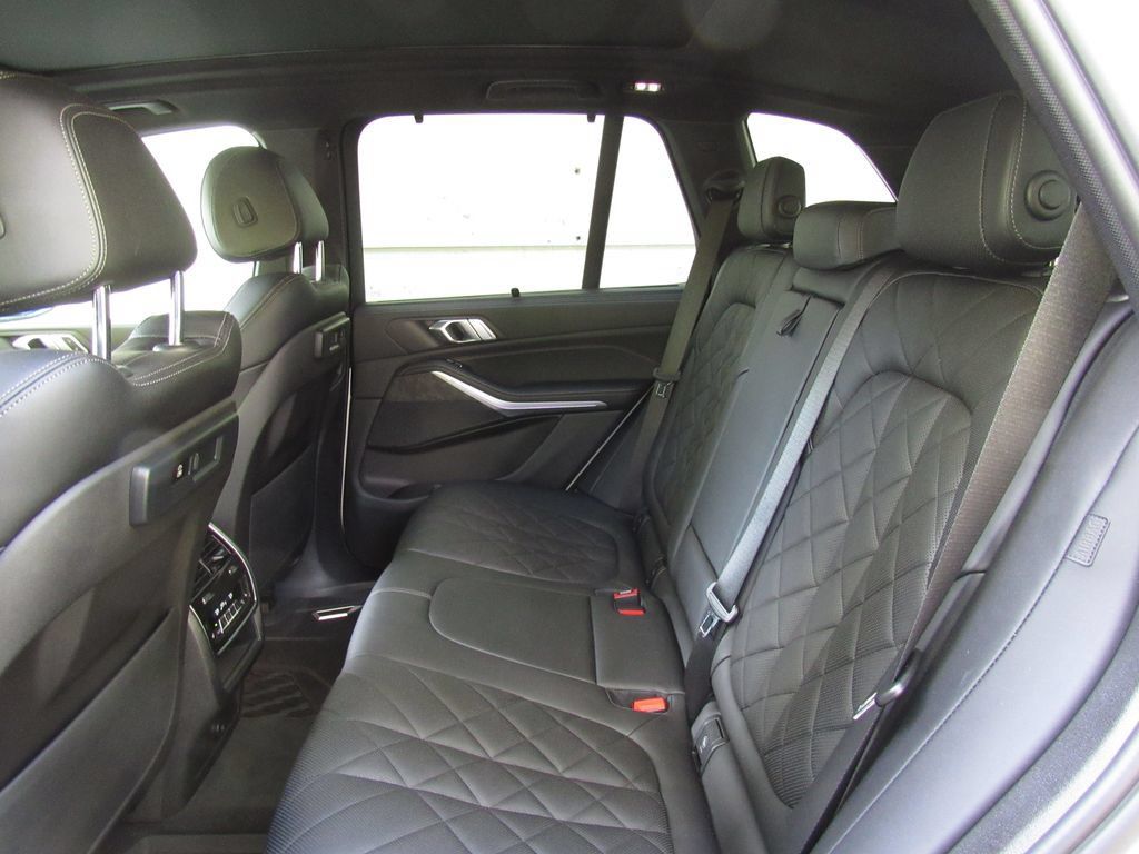 Used 2023 BMW X5 xDrive45e w/ Executive Package AWD/4WD image 17