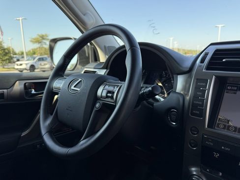 Used 2018 Lexus GX 460 w/ Navigation Package image 32