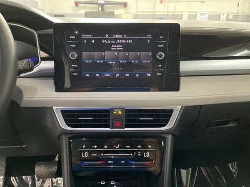 New 2025 Volkswagen Taos SE w/ Panoramic Sunroof Package AWD/4WD image 21