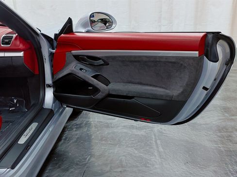 Used 2016 Porsche Boxster Spyder RWD image 96