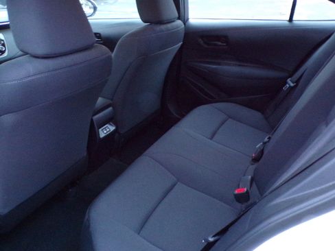 Used 2025 Toyota Corolla LE image 6