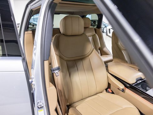 Used 2025 Land Rover Range Rover SE image 30