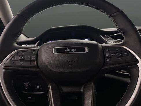 Used 2022 Jeep Grand Cherokee L Limited image 17