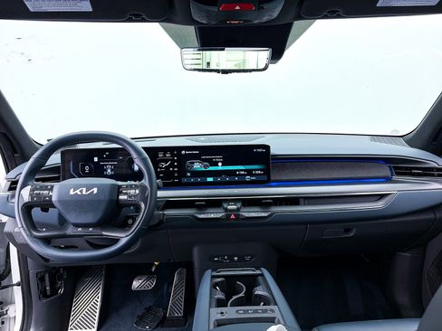 Used 2024 Kia EV9 GT-Line AWD/4WD image 32