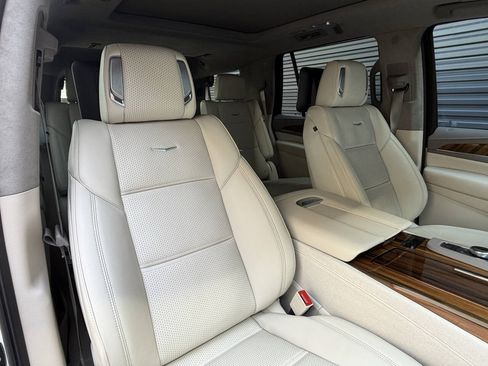 Used 2024 Cadillac Escalade Sport Platinum AWD/4WD image 24