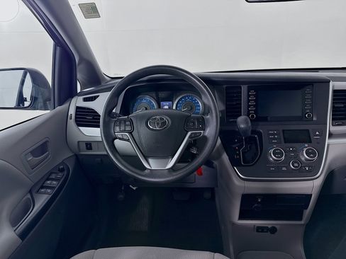 Certified 2020 Toyota Sienna L FWD image 20