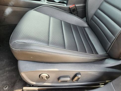 Used 2024 Volkswagen Jetta SE FWD image 26