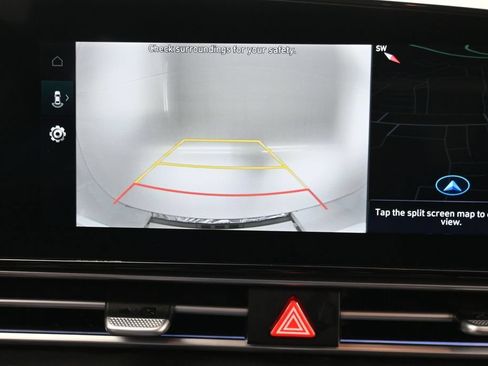 Used 2025 Hyundai Elantra Limited FWD image 15
