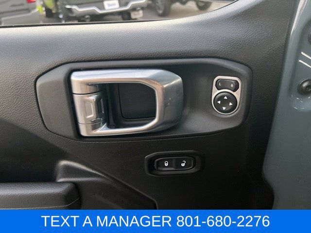 Used 2024 Jeep Wrangler Rubicon w/ Convenience Group AWD/4WD image 18