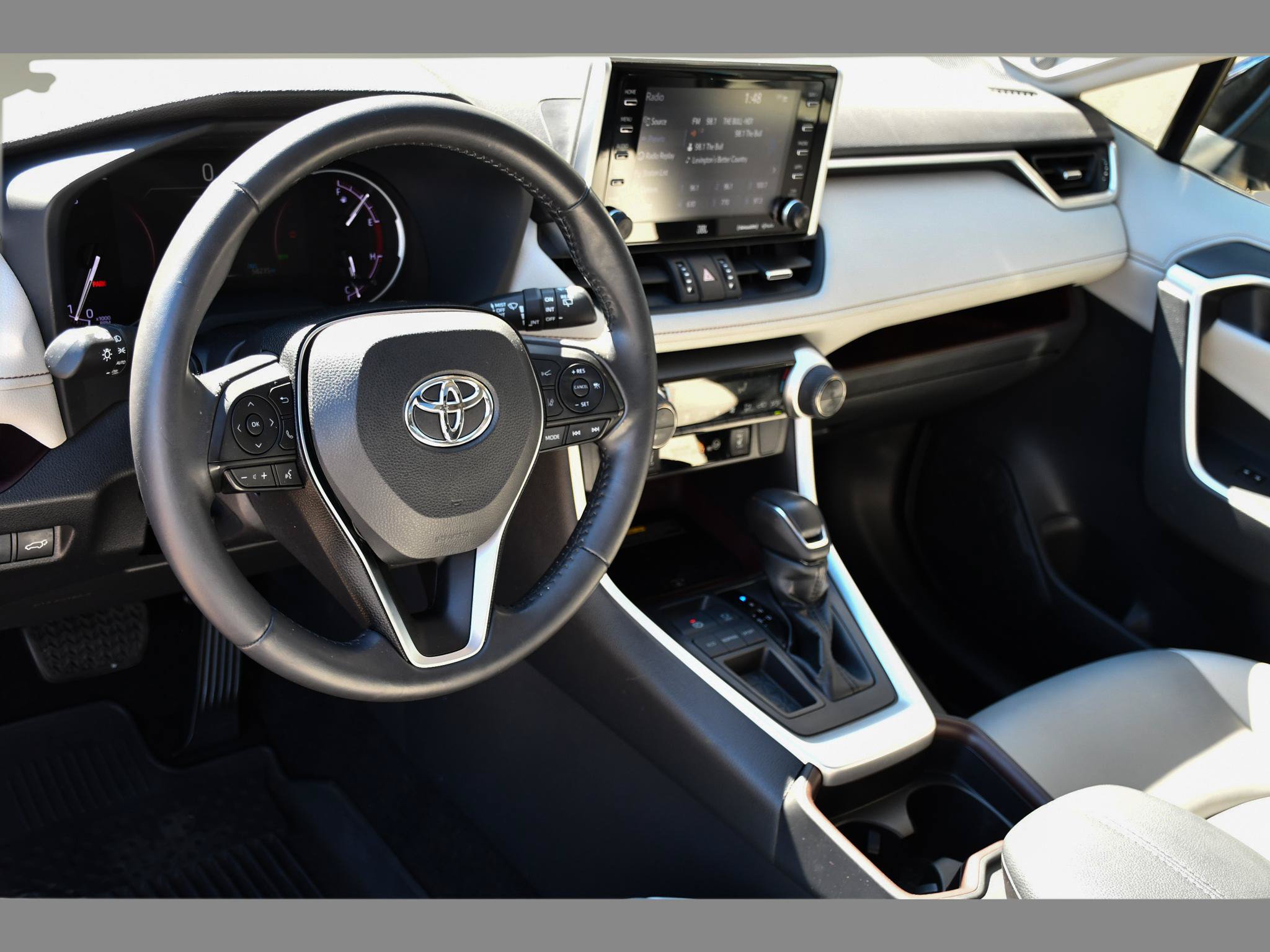 Used 2019 Toyota RAV4 Limited w/ Advanced Technology Package FWD image 13