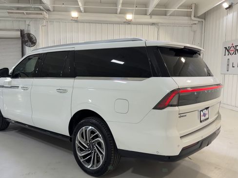 Used 2025 Lincoln Navigator L Reserve image 7