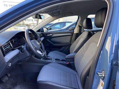 Used 2025 Volkswagen Jetta SE FWD image 18